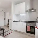 Beautiful 1 Bedroom Near Benfica Daire Lisboa