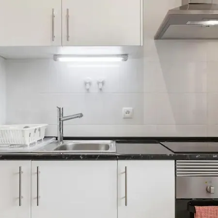 Apartment Beautiful 1 Bedroom Near Benfica