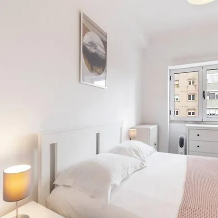 Beautiful 1 Bedroom Near Benfica Lisbon
