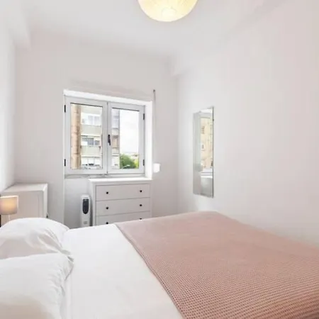 Beautiful 1 Bedroom Near Benfica