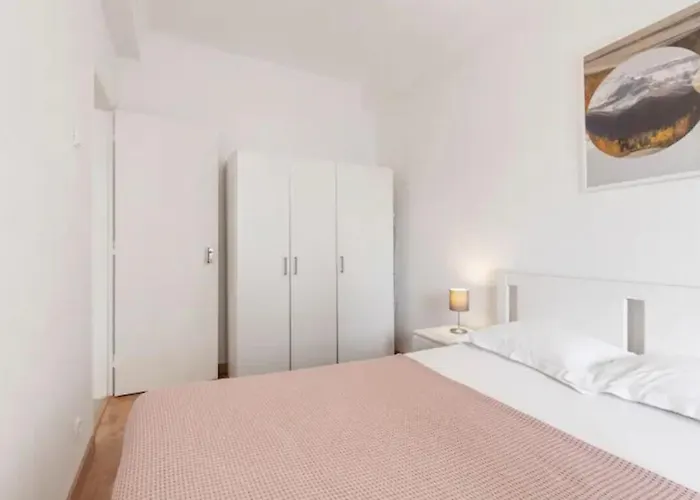 Beautiful 1 Bedroom Near Benfica